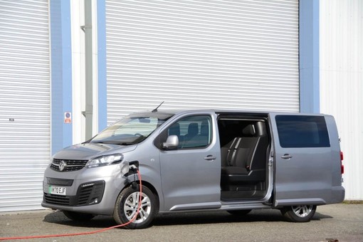 vauxhall vivaro double cab alt