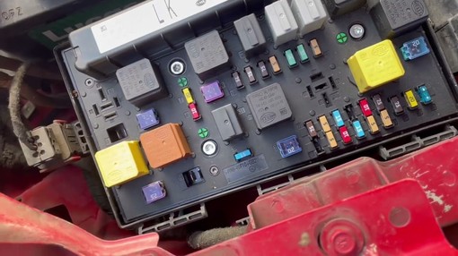 vauxhall zafira fuel pump relay alt