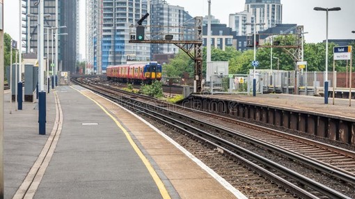 vauxhall train station london alt