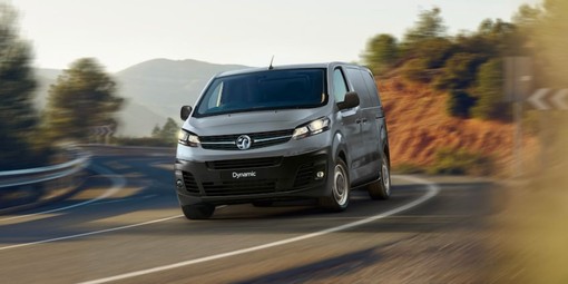 vauxhall vivaro renault trafic alt