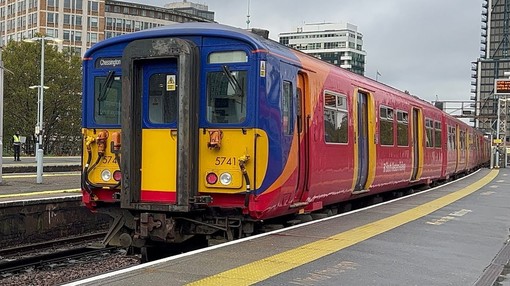 vauxhall to wimbledon train alt