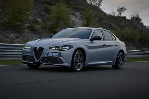 alfa romeo giulia price alt